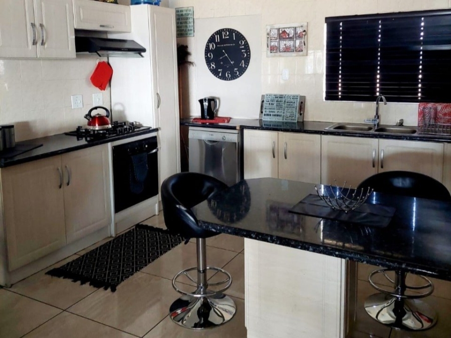 5 Bedroom Property for Sale in Oranjeville Free State